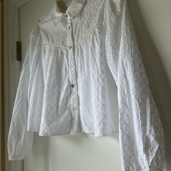 White Eyelet Zara Cropped Blouse w/ pearlized buttons - Picture 6 of 9